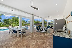 Paradise Point Pool Dock Lounges BBQ