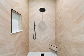 Paradise Point Pool Dock Lounges BBQ