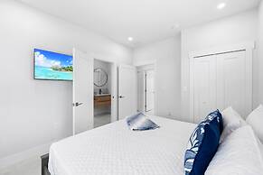 Paradise Point Pool Dock Lounges BBQ