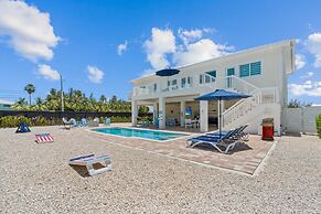 Paradise Point Pool Dock Lounges BBQ