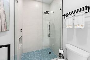 Paradise Point Pool Dock Lounges BBQ