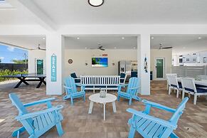 Paradise Point Pool Dock Lounges BBQ