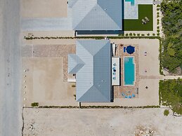 Paradise Point Pool Dock Lounges BBQ