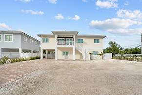 Paradise Point Pool Dock Lounges BBQ