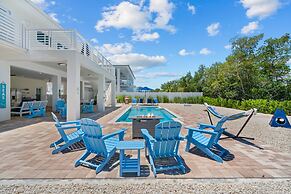 Paradise Point Pool Dock Lounges BBQ