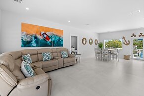 Paradise Point Pool Dock Lounges BBQ