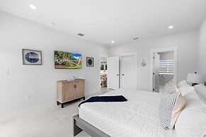 Paradise Point Pool Dock Lounges BBQ