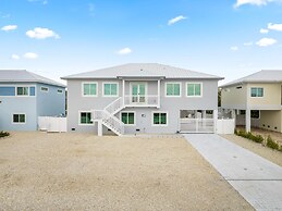 Luna Light Waterfront Pool Dock Views