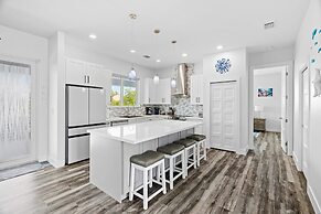 Luna Light Waterfront Pool Dock Views