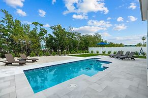 Luna Light Waterfront Pool Dock Views