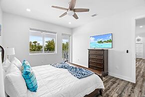 Luna Light Waterfront Pool Dock Views