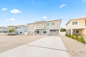 Luna Light Waterfront Pool Dock Views