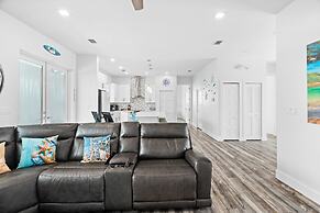 Luna Light Waterfront Pool Dock Views