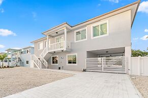 Luna Light Waterfront Pool Dock Views