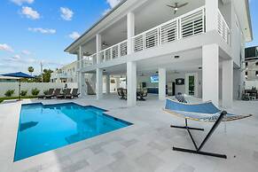 Luna Light Waterfront Pool Dock Views