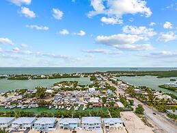 Luna Light Waterfront Pool Dock Views