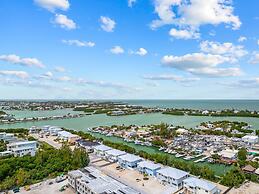 Luna Light Waterfront Pool Dock Views
