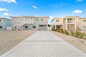 Luna Light Waterfront Pool Dock Views