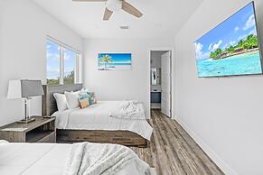 Luna Light Waterfront Pool Dock Views