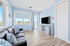 Luxury Waterfront Oasis w Heated Pool and 50 Dock