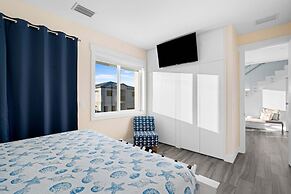 Luxury Waterfront Oasis w Heated Pool and 50 Dock