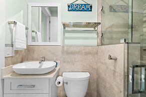 Luxury Waterfront Oasis w Heated Pool and 50 Dock