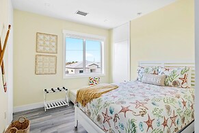 Luxury Waterfront Oasis w Heated Pool and 50 Dock