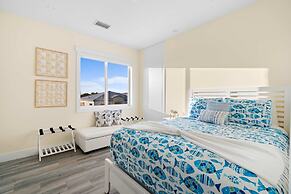 Luxury Waterfront Oasis w Heated Pool and 50 Dock