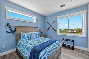 Luxury Waterfront Oasis w Heated Pool and 50 Dock