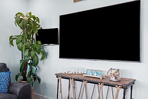 Luxury Waterfront Oasis w Heated Pool and 50 Dock