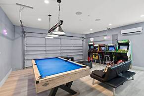 NEW Villa Paradise Lux Gem Pool Game Room