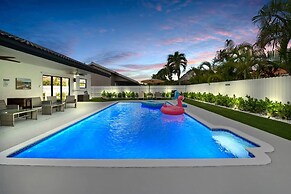 NEW Villa Paradise Lux Gem Pool Game Room
