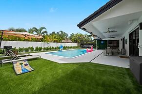 NEW Villa Paradise Lux Gem Pool Game Room
