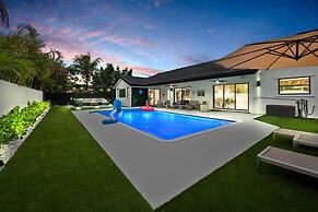 NEW Villa Paradise Lux Gem Pool Game Room
