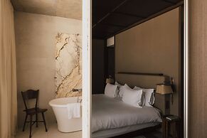 Maison Heler Metz, Curio Collection By Hilton