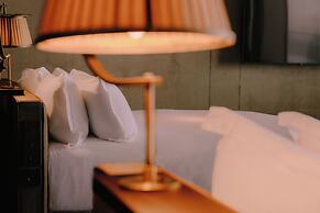 Maison Heler Metz, Curio Collection By Hilton