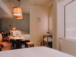Maison Heler Metz, Curio Collection By Hilton