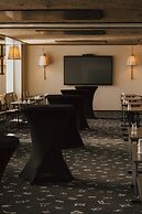 Maison Heler Metz, Curio Collection By Hilton