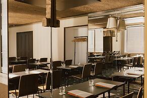 Maison Heler Metz, Curio Collection By Hilton