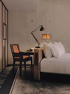 Maison Heler Metz, Curio Collection By Hilton