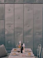 Maison Heler Metz, Curio Collection By Hilton
