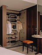 Maison Heler Metz, Curio Collection By Hilton