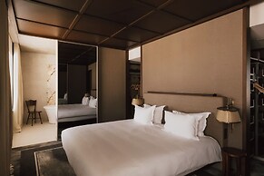 Maison Heler Metz, Curio Collection By Hilton