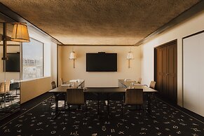 Maison Heler Metz, Curio Collection By Hilton