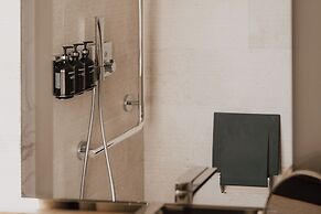 Maison Heler Metz, Curio Collection By Hilton