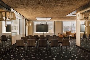 Maison Heler Metz, Curio Collection By Hilton