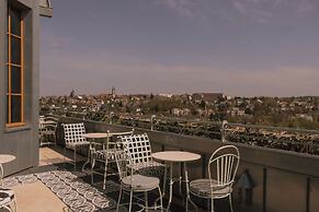 Maison Heler Metz, Curio Collection By Hilton