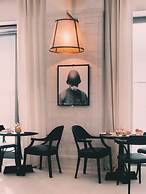 Maison Heler Metz, Curio Collection By Hilton