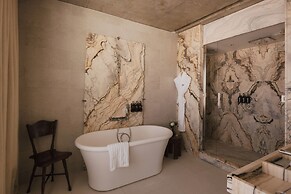 Maison Heler Metz, Curio Collection By Hilton