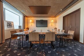 Maison Heler Metz, Curio Collection By Hilton